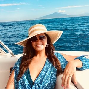 Meet your Posher, April